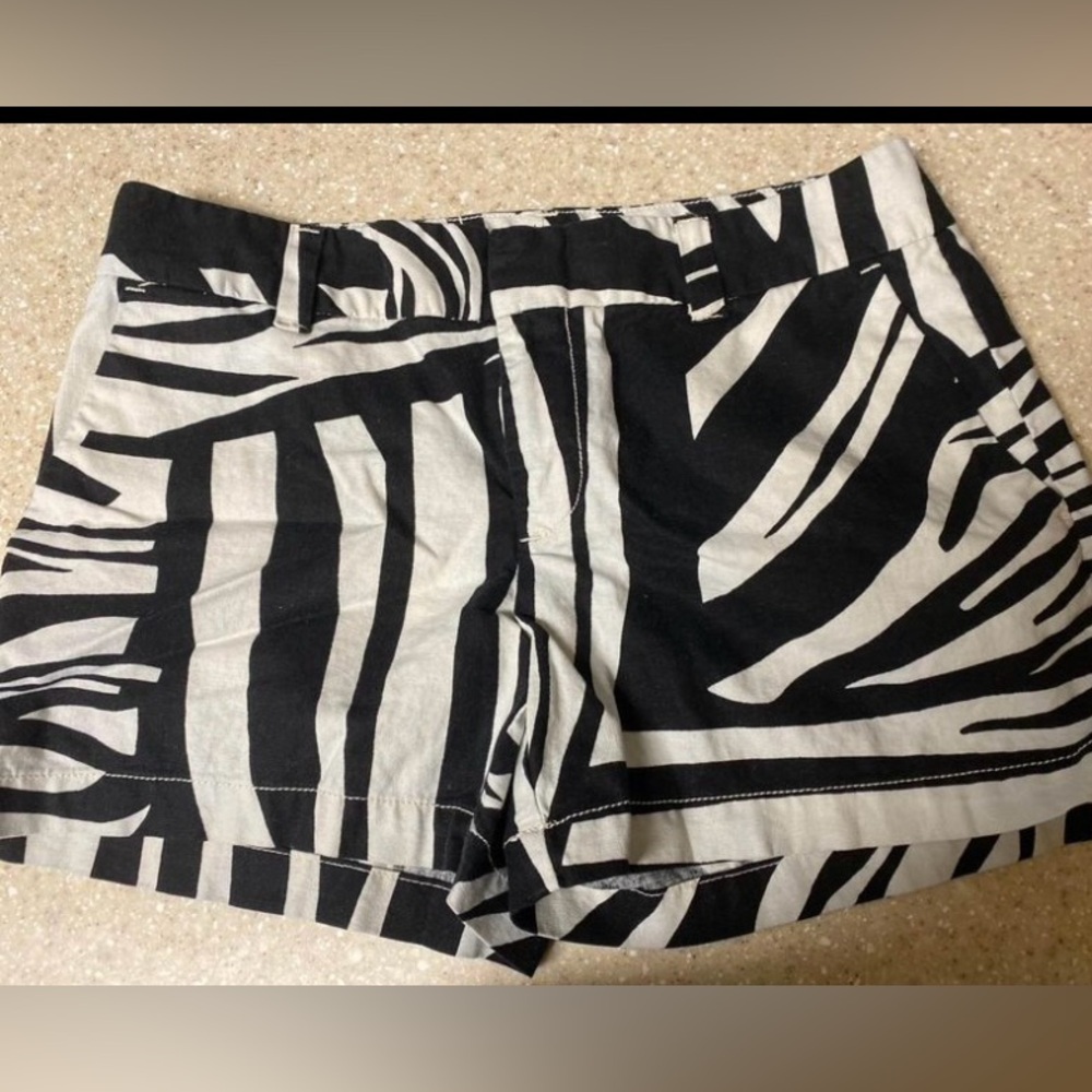 Ladies Size 2 LOFT Linen Shorts